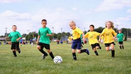 足球比赛 - 关于童年作文450字