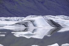 冰川漂流 - 描写漂流的作文400字