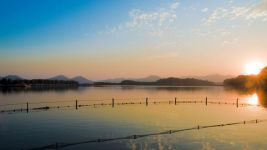 秋日的青剑湖 - 描写湖景的作文500字